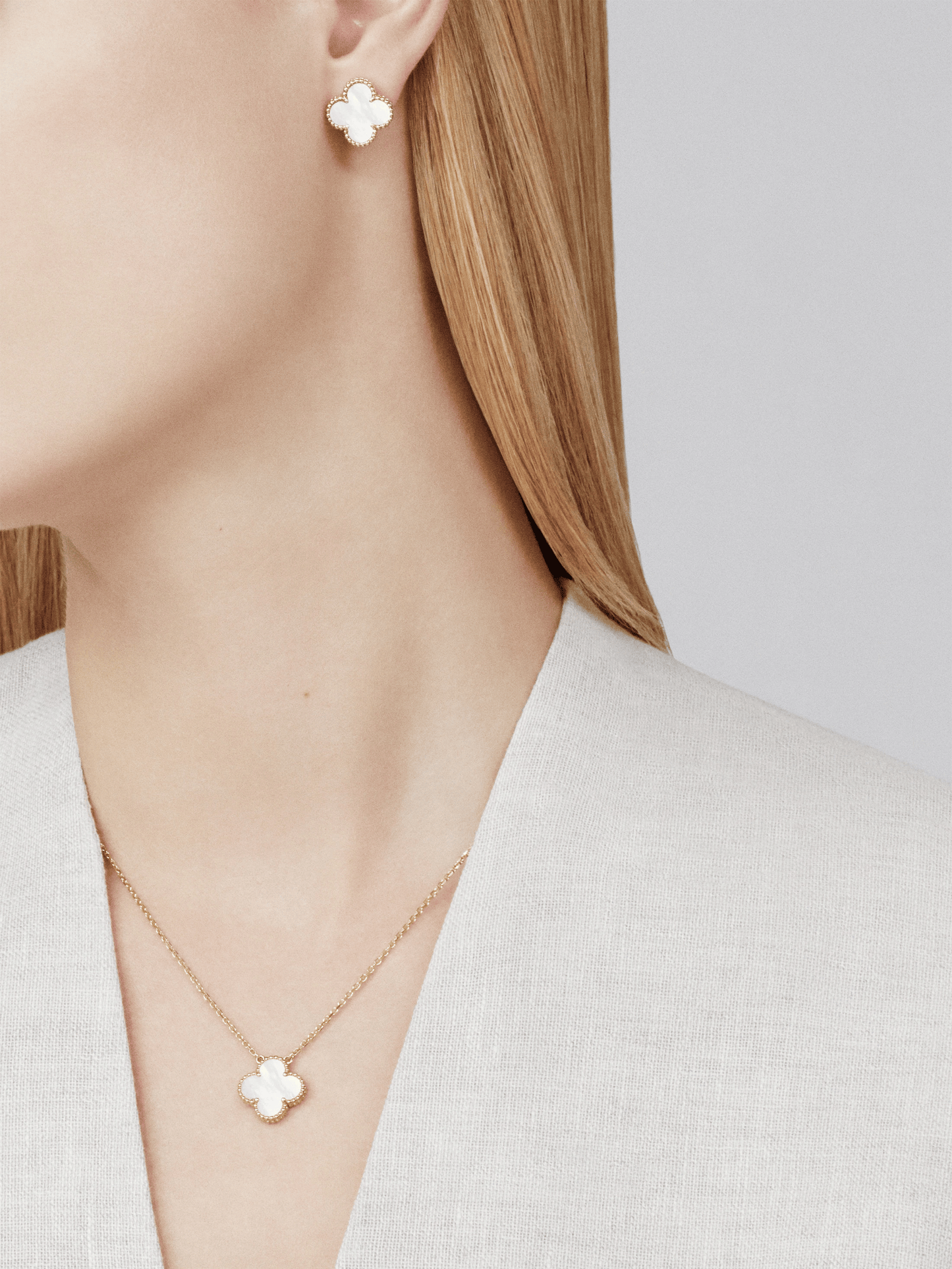 CLOVER - White/Gold Necklace